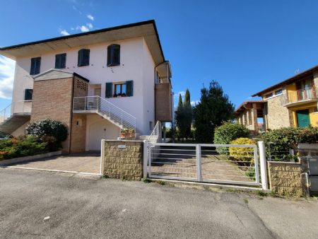Vendita Villa VENDESI, zona Rapolano Terme, porzione di villa, bifamiliare e terratetto, con giardino privato e...